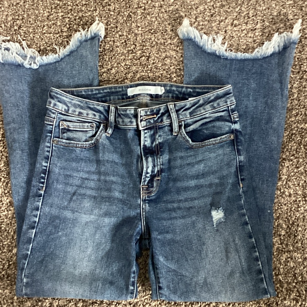 Women's Blue Cropped Jeans with Frayed Hem